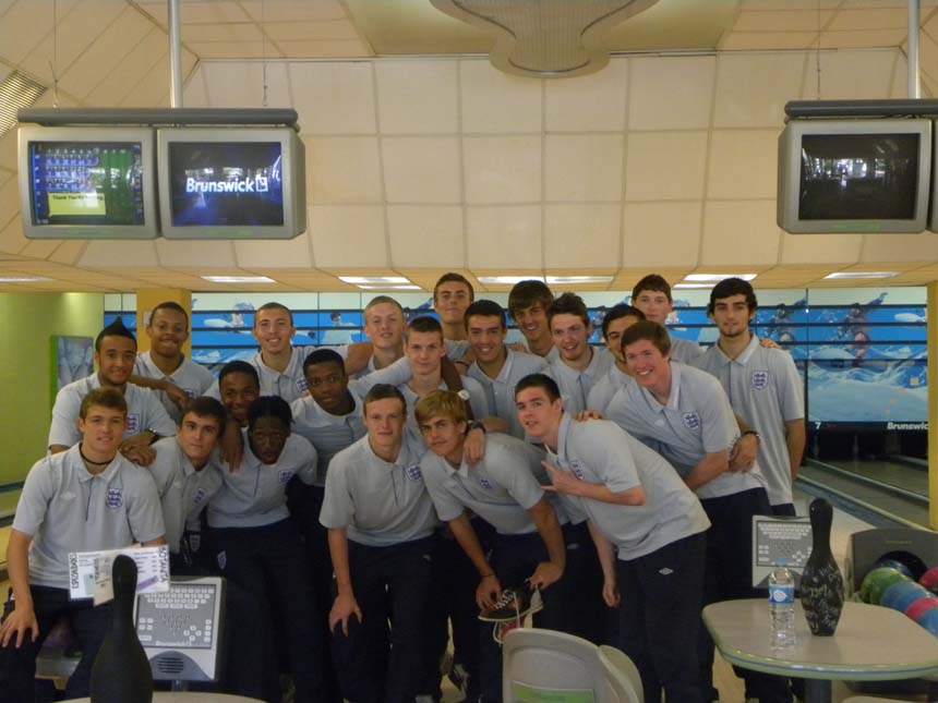 England U17s try their hand at bowling